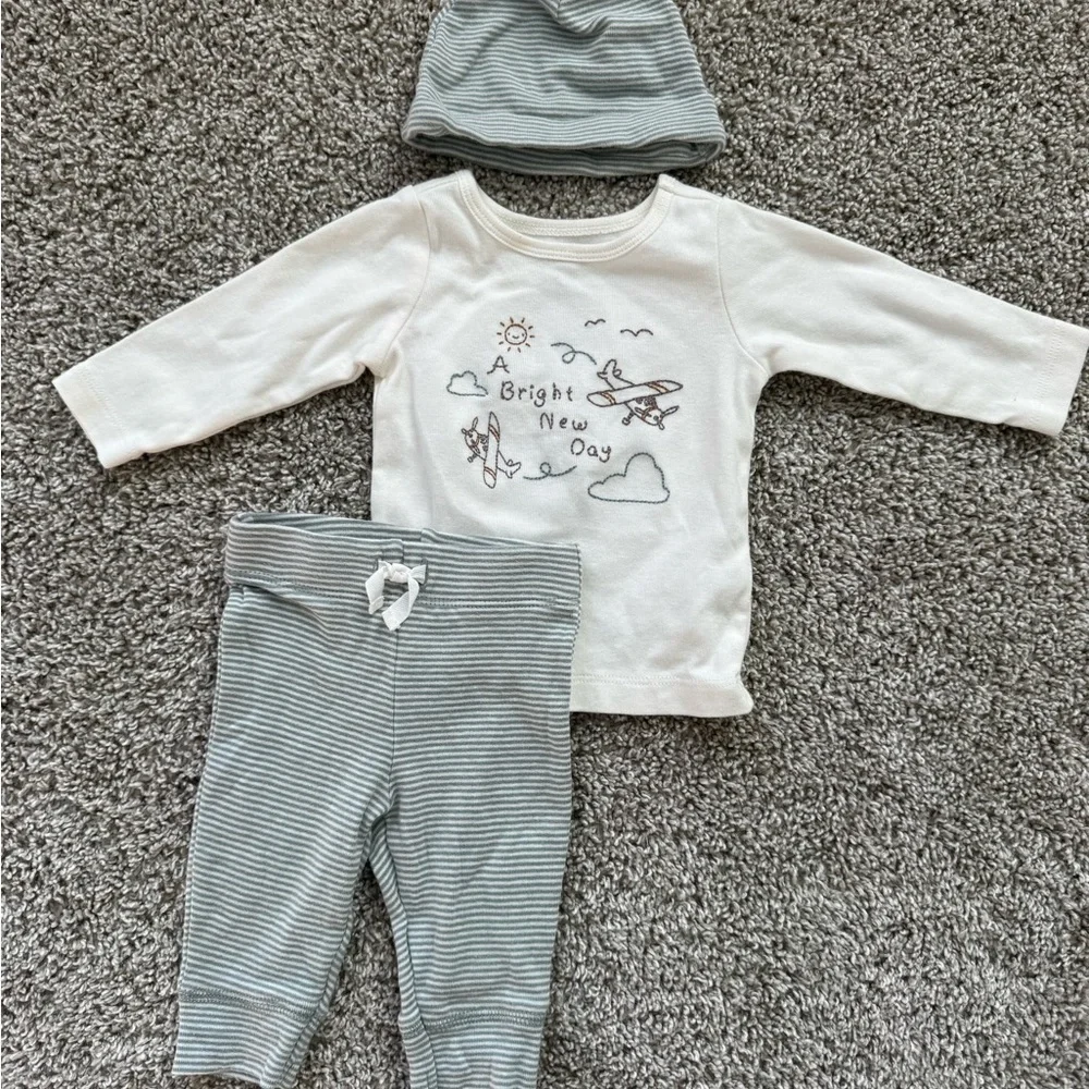 Baby 3 Piece Outfit Set Top Pants Hat Size 3 Months Airplane graphic long sleeve